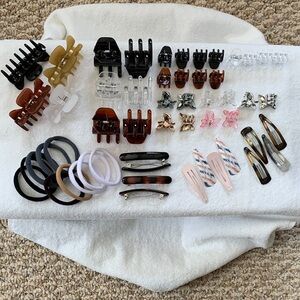 Assorted Hair Clip Set.